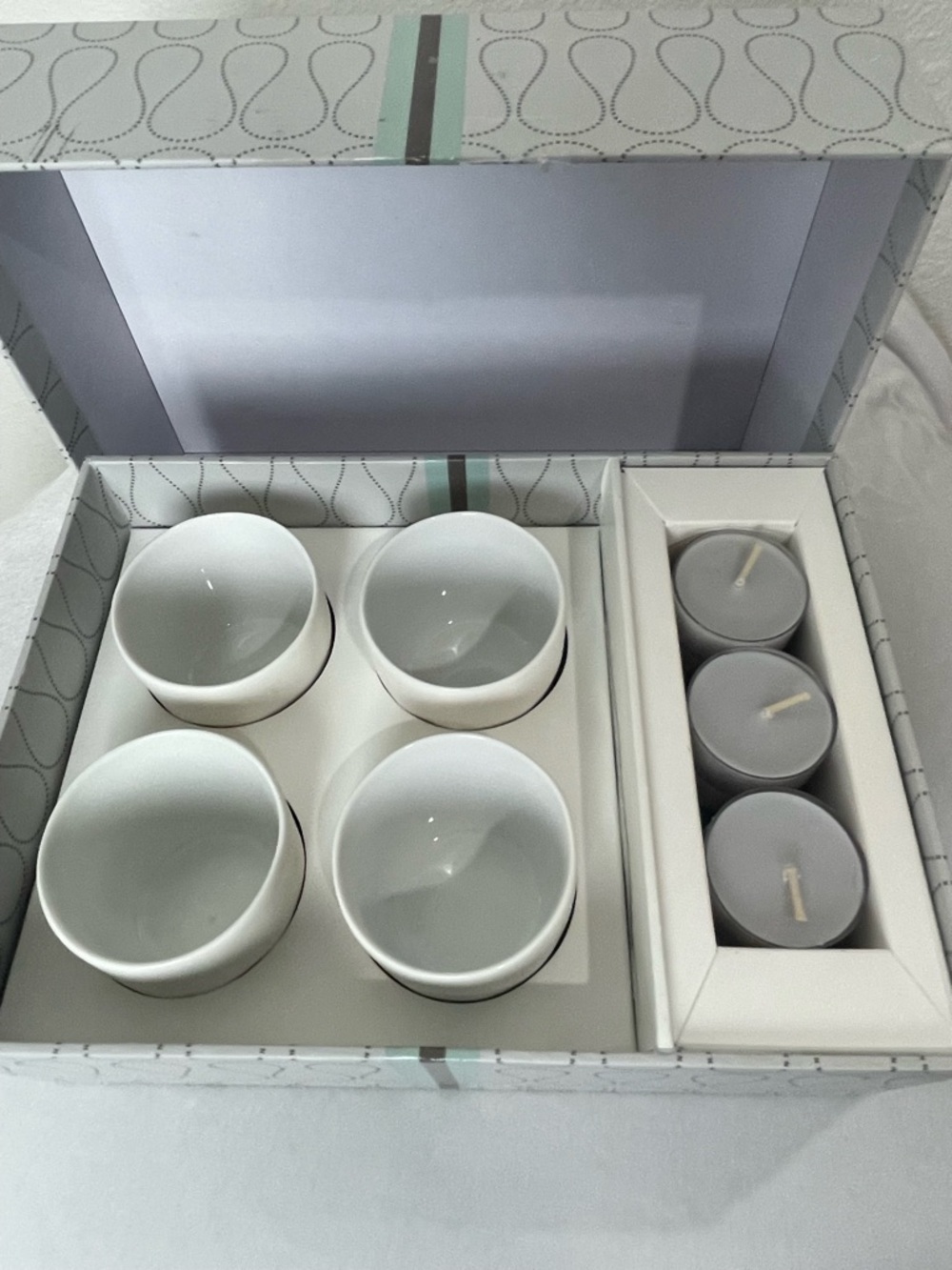 Best New York Alfresco white tea & rosemary tealight candles with holders NWT - Picture 2 of 4